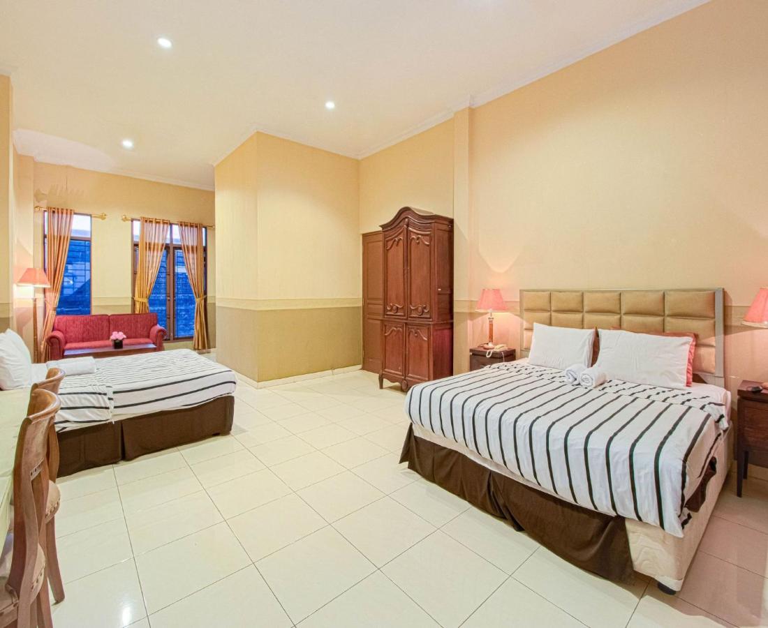 D'Talent Hotel Yogyakarta Exterior photo